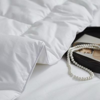 Estilo de moda de lujo Tejido blanco con colcha OEM / ODM Disponible